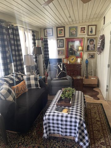 510 1st St, Lawrenceburg, TN 38464