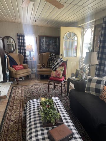 510 1st St, Lawrenceburg, TN 38464