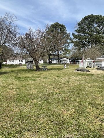 510 1st St, Lawrenceburg, TN 38464