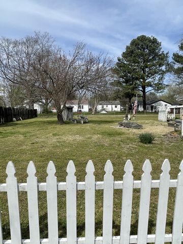 510 1st St, Lawrenceburg, TN 38464