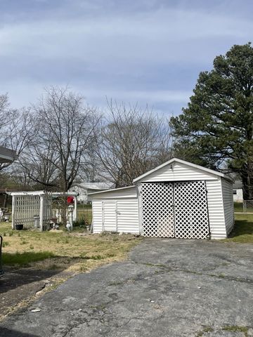 510 1st St, Lawrenceburg, TN 38464