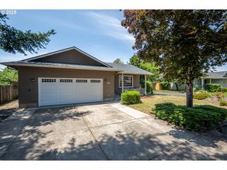 576 S 35TH St, Springfield, OR 97478