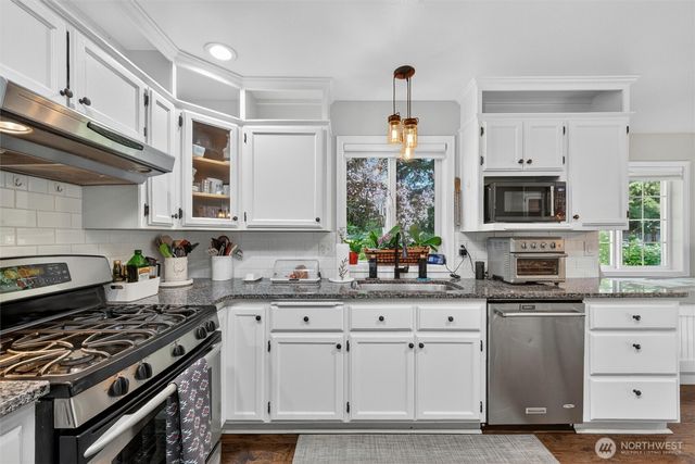 6898 Golf View Drive, Lynden, WA 98264