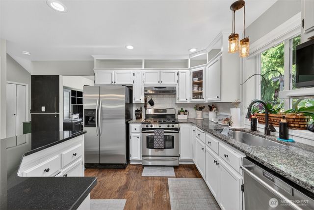 6898 Golf View Drive, Lynden, WA 98264