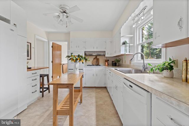 2010 WASHINGTON AVE, Fredericksburg, VA 22401