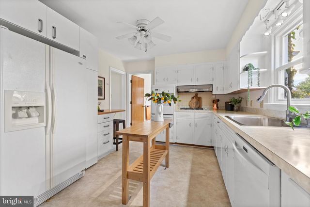 2010 WASHINGTON AVE, Fredericksburg, VA 22401