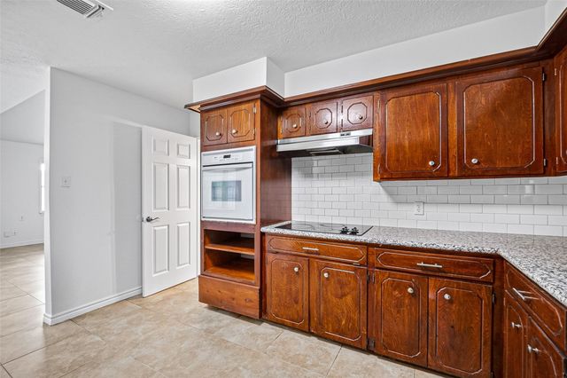 10715 Sagewind Drive, Houston, TX 77089