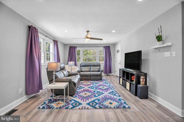 198 JARVIS RD, Sicklerville, NJ 08081