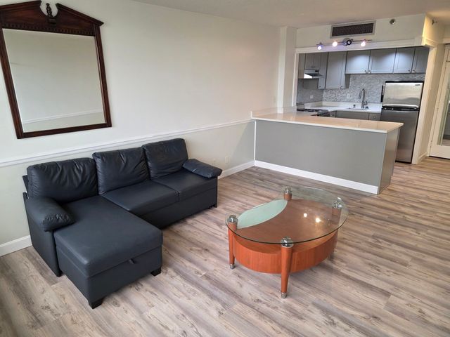 70 Southbridge St 811, Worcester, MA 01608