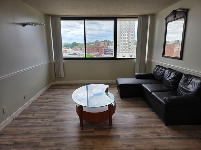 70 Southbridge St 811, Worcester, MA 01608
