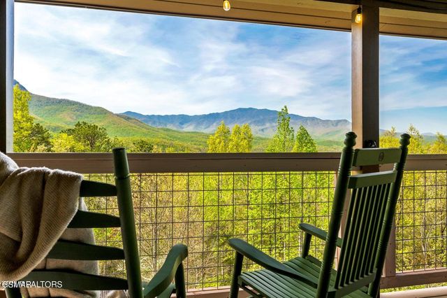 859 Pinnacle Vista Road, Gatlinburg, TN 37738
