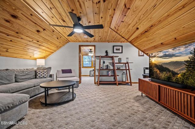 859 Pinnacle Vista Road, Gatlinburg, TN 37738