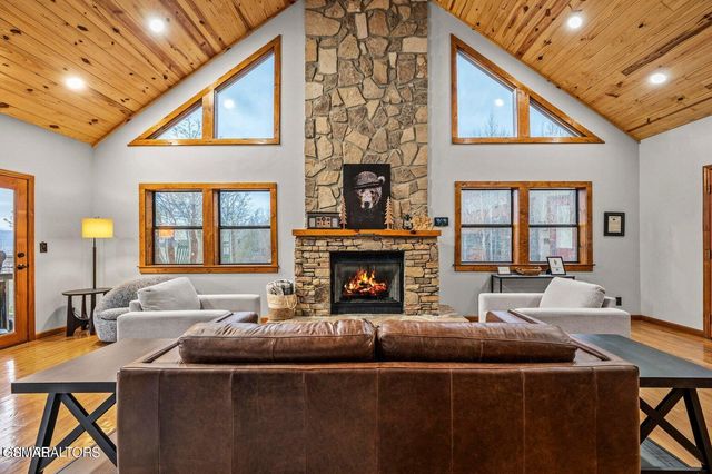 859 Pinnacle Vista Road, Gatlinburg, TN 37738