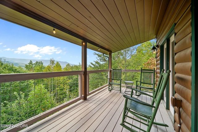 859 Pinnacle Vista Road, Gatlinburg, TN 37738