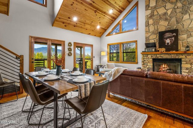 859 Pinnacle Vista Road, Gatlinburg, TN 37738