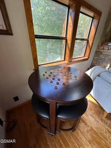 859 Pinnacle Vista Road, Gatlinburg, TN 37738