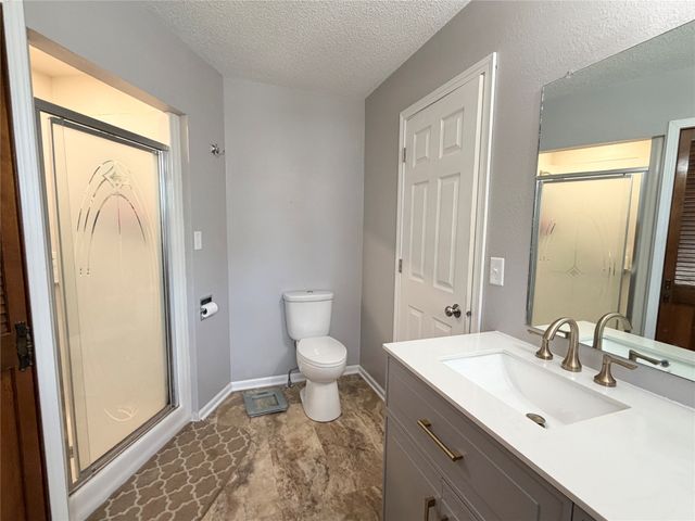 1115 N 9th Avenue E, Newton, IA 50208
