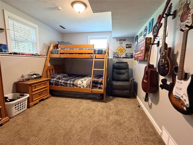 1115 N 9th Avenue E, Newton, IA 50208