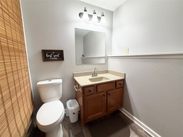 1115 N 9th Avenue E, Newton, IA 50208