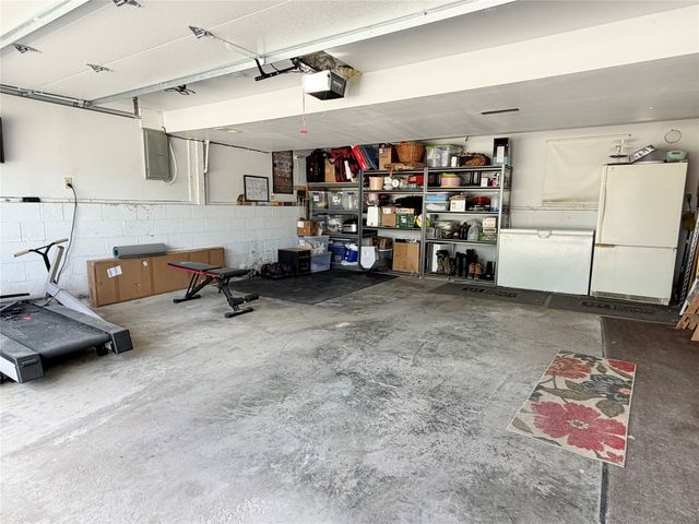 1115 N 9th Avenue E, Newton, IA 50208