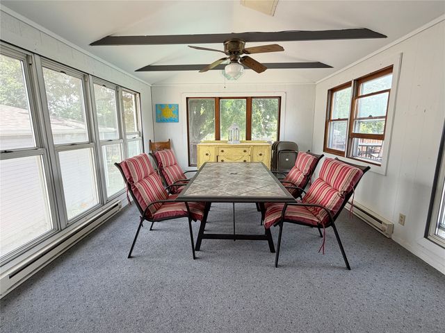 1115 N 9th Avenue E, Newton, IA 50208