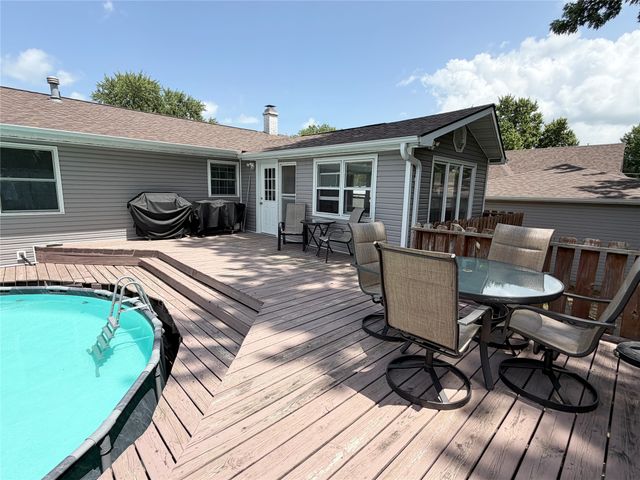 1115 N 9th Avenue E, Newton, IA 50208