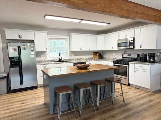 1115 N 9th Avenue E, Newton, IA 50208