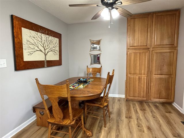 1115 N 9th Avenue E, Newton, IA 50208