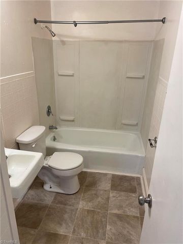 2715 Central Avenue, High Point, NC 27260