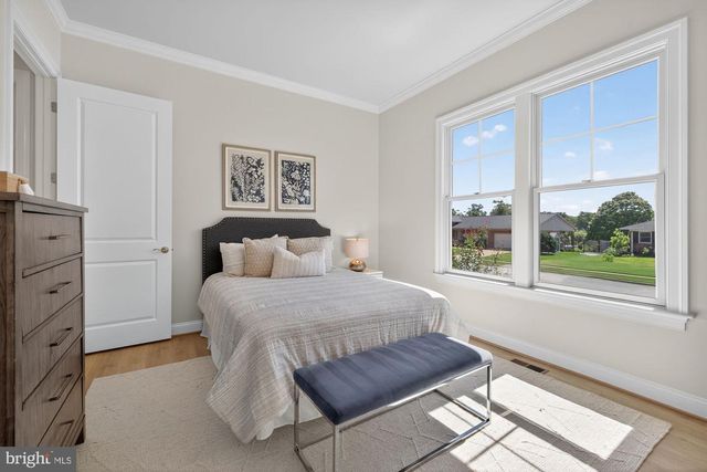 8902 HIGDON DR, Vienna, VA 22182