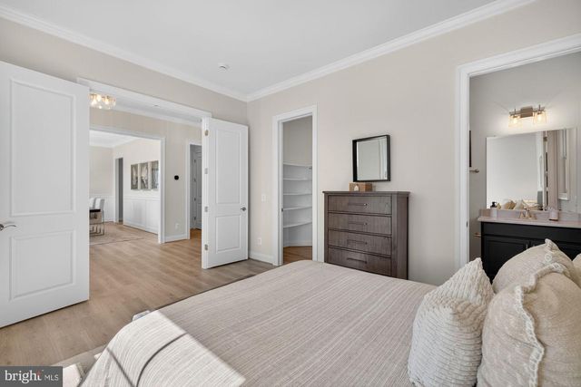 8902 HIGDON DR, Vienna, VA 22182