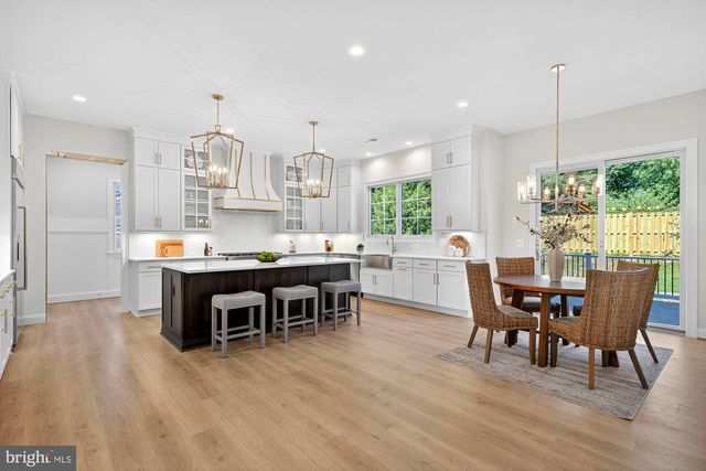 8902 HIGDON DR, Vienna, VA 22182