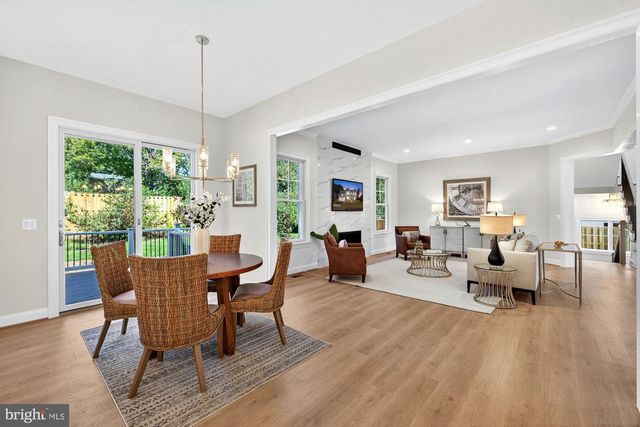 8902 HIGDON DR, Vienna, VA 22182