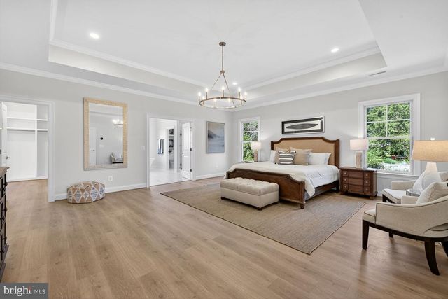 8902 HIGDON DR, Vienna, VA 22182