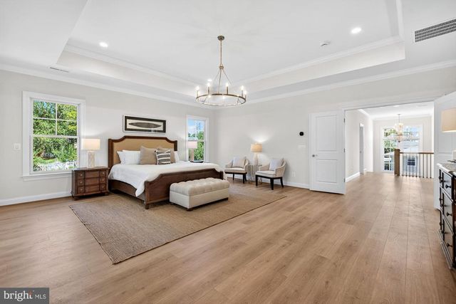 8902 HIGDON DR, Vienna, VA 22182