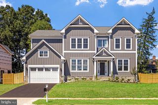 8902 HIGDON DR, Vienna, VA 22182