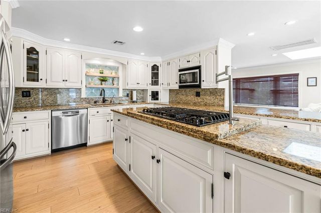 2001 English Cedar CIR, Virginia Beach, VA 23451