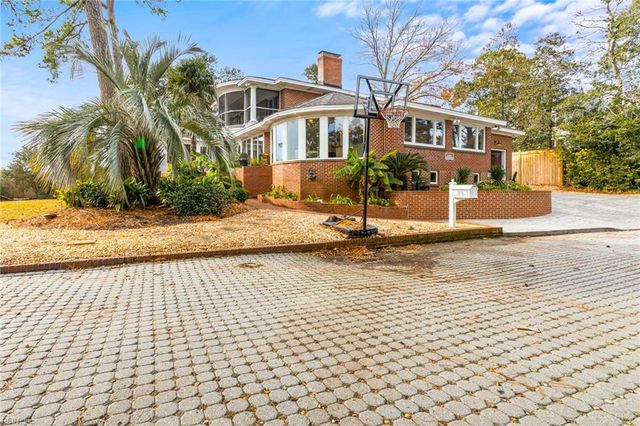 2001 English Cedar CIR, Virginia Beach, VA 23451