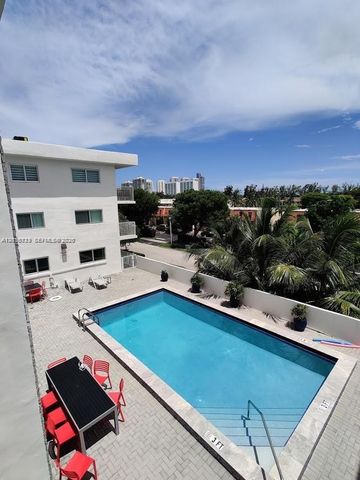 3755 NE 167th St 25, North Miami Beach, FL 33160