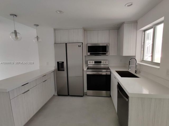 3755 NE 167th St 25, North Miami Beach, FL 33160