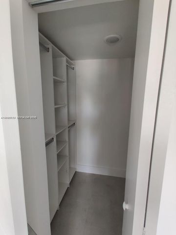 3755 NE 167th St 25, North Miami Beach, FL 33160