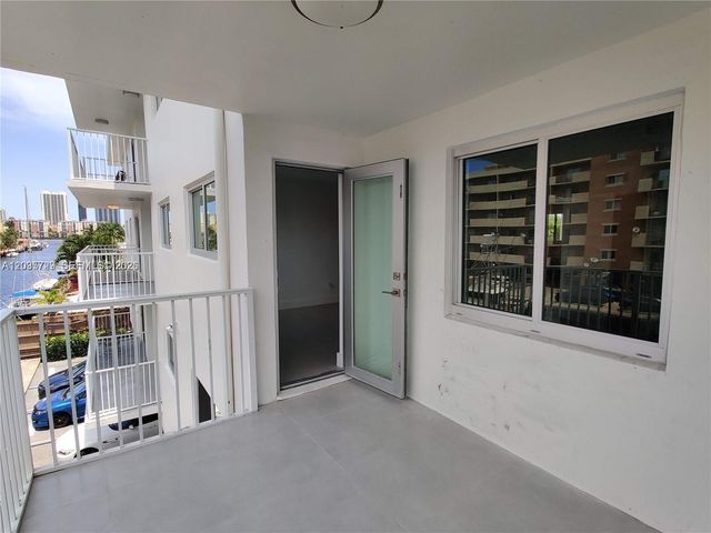 3755 NE 167th St 25, North Miami Beach, FL 33160