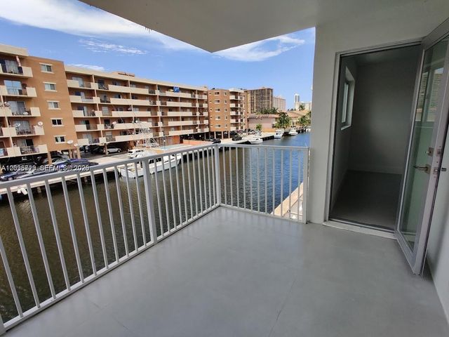 3755 NE 167th St 25, North Miami Beach, FL 33160