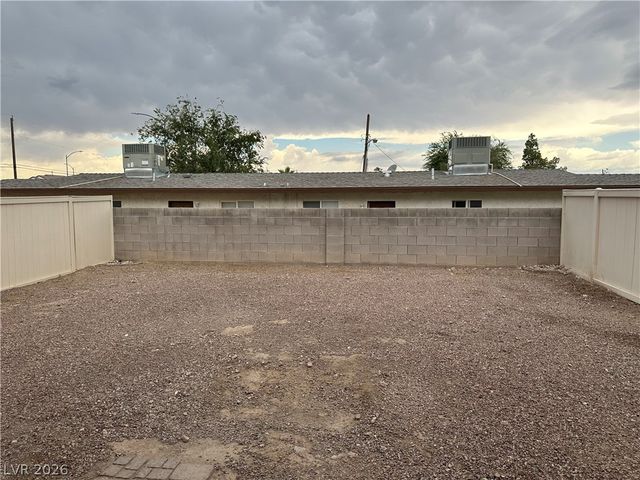 1613 White Skies Court, Las Vegas, NV 89156