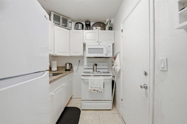 3550 NW 8th Avenue 812, Pompano Beach, FL 33064