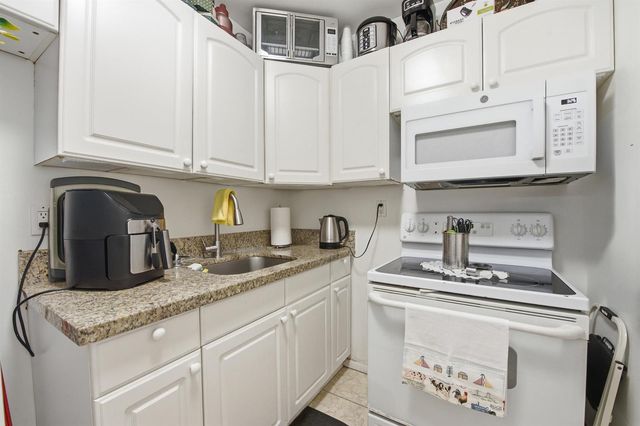 3550 NW 8th Avenue 812, Pompano Beach, FL 33064