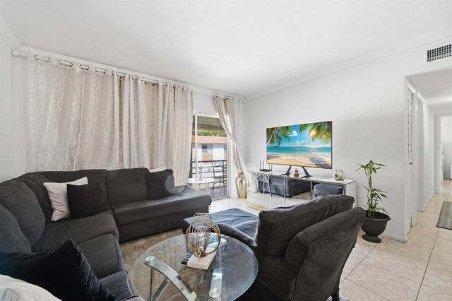 3550 NW 8th Avenue 812, Pompano Beach, FL 33064