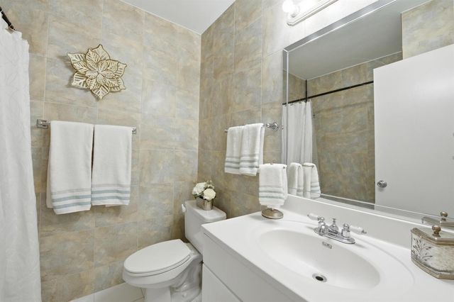 3550 NW 8th Avenue 812, Pompano Beach, FL 33064