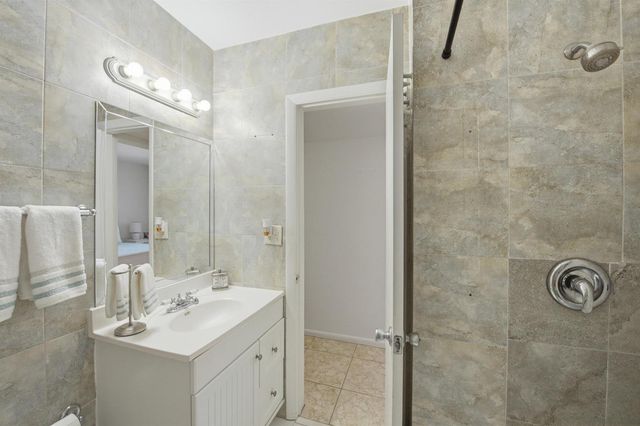 3550 NW 8th Avenue 812, Pompano Beach, FL 33064