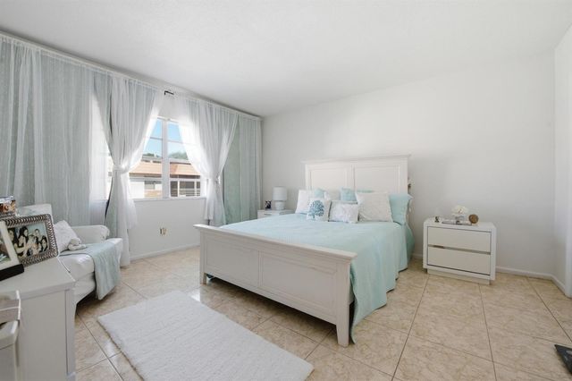 3550 NW 8th Avenue 812, Pompano Beach, FL 33064